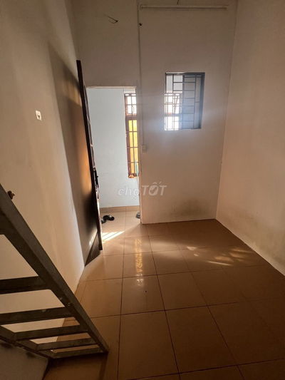 PHÒNG CỬA SỔ, SẠCH SẼ  WC RIÊNG, GIỜ TỰ DO GẦN CHỢ BÀ CHIỂU