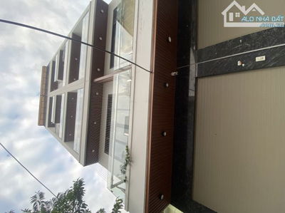 Bán nhà mới 6 tầng Thạch Bàn – Ô tô vào nhà – Full nội thất