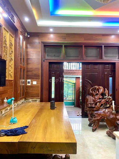 Nhỉnh 7 Tỷ Nhà 3 tầng, DT 114m2, 4PN, Đường xe tải, ngay KĐT Vạn Phúc.