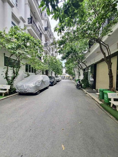 Cho Thuê Nhà Phố TX13 Gần Picitylank DT 240m2 1Trệt 3Lầu 4Pn 5Wc