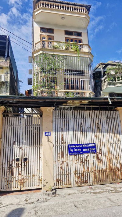 Cho thuê nhà riêng 100m², 3 tầng mặt đường chính Hoàng Công Chất