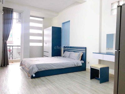 Phòng cho thuê ban công, thang máy gần chợ tân định q1 trần quang khải