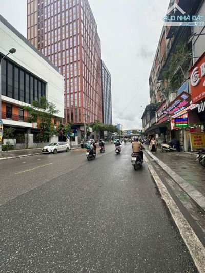 Bán nhà Gần Đại học Y Hà Nội. DT45m2, mặt tiền 4m, 3 mặt thoáng, chỉ nhỉnh 10 tỷ