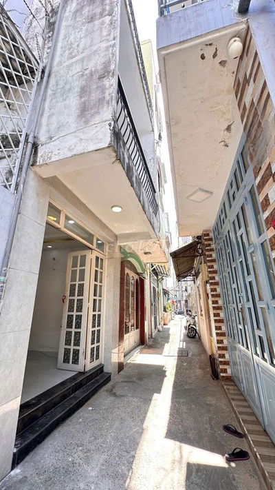 Nhà 2 lầu vị trí đẹp sát bên mặt tiền gần Parcmall