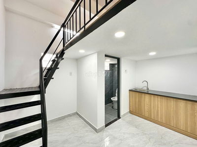 Cho thuê phòng gác 2,8tr có máy lạnh - thang máy, máy giặt