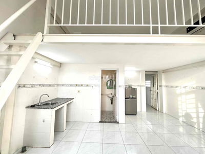 1 PHÒNG TRỐNG SẴN - DUPLEX GÁC CAO 1m8 Bancol Cửa Sổ Ánh Sáng