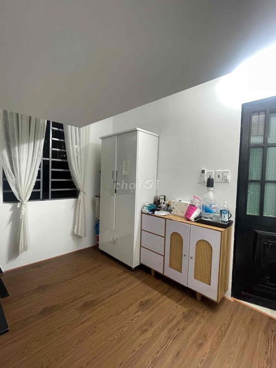 cần pass phòng full nội thất, có gác, gần cầu rồng