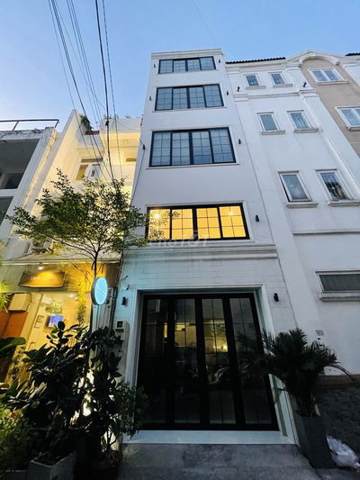 Nhà đẹp cao cấp mặt tiền lớn 7m Quận 1, thông Hoàng Sa- Xe hơi đậu