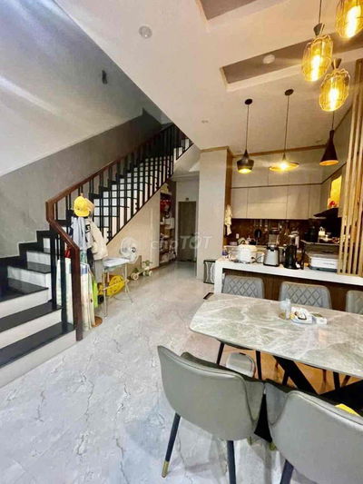 BÁN NHÀ 3 TẦNG MẶT TIỀN HOÀ XUÂN, ĐƯỜNG 7M5, GẦN NGUYỄN PHƯỚC LAN