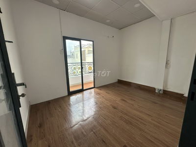 PASS STUDIO NGUYÊN SÀN LẦU 4 - BAN CÔNG LỚN - LÊ VĂN SỸ PHÚ NHUẬN