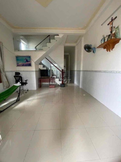 nhà lầu 149m2 giá rẻ ngang 6m