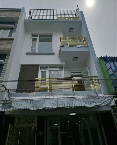 NHÀ SIÊU RẺ NGAY CHỢ BÌNH TÂY HẬU GIANG 4 LẦU ĐẸP MỚI VÀO Ở NGAY