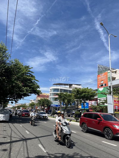 Văn phòng mặt tiền Nguyễn Hữu Thọ sẵn nội thất.điều hoà