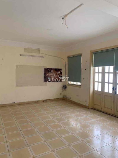 cho thuê tầng 4 mặt phố 85m2.