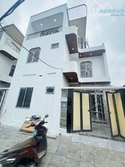 🔥 Nhà 3 tầng 3 mê kiệt oto Hoàng Văn Thái .   - Diện tích 61m2 ngang 8m hướng tây bắc ,