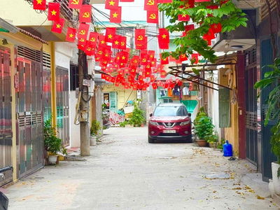 Bán căn nhà ô tô tránh nhau ở trường ĐH Tài Nguyên