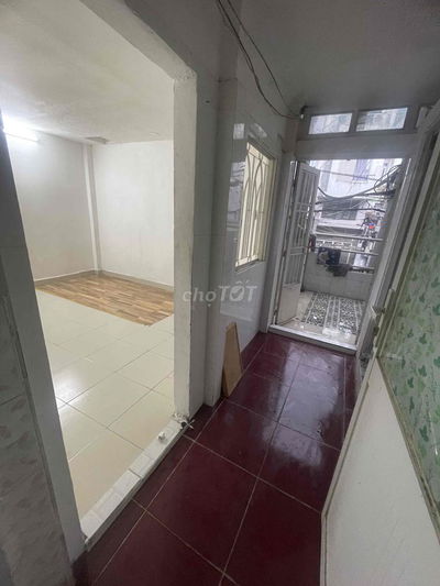 phòng 25m2 có cửa sổ, bancong, gần chợ Tân Định