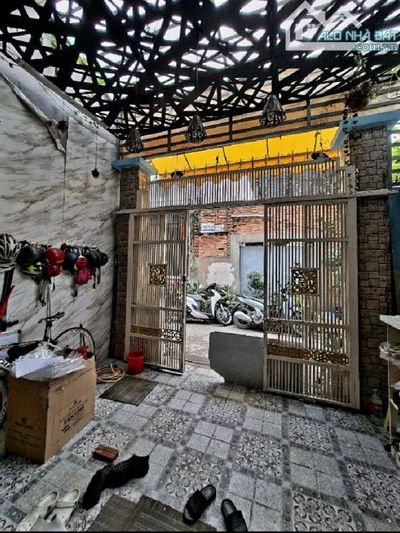 Bán nhà 5 tầng ( 4 X 17 ) nở hậu nhẹ, hẻm xe hơi gần MT vòng xoay Lê Đại Hành giá 9,8 tỷ.