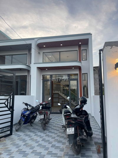 CHÍNH CHỦ GỬI EM NHÀ PHỐ 3 PN XÂY MỚI -NẰM NGAY TRẠM THU PHÍ BỬU LONG