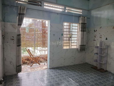 Cho nữ  thuê phòng 40m2 _ chỉ 2.5tr/tháng. Có ban công thoáng mát