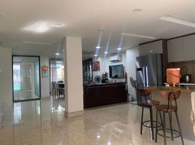 Biệt thự Huỳnh văn Bánh HXH 190m2 5 Tầng Thang Máy chỉ 29.5 tỷ