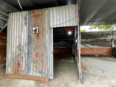 Cho thuê kho ( tiếp đa ngành nghề ) , đường lớn . Khuôn viên rộng rãi
