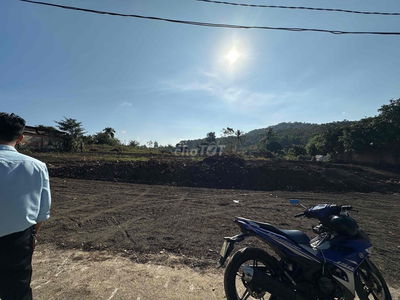 giá quá rẻ chủ cần tiền nên bán gấp đất sổ đỏ đầy đủ