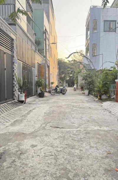 HÀNG THƠM HXH VÕ VĂN HÁT, P. Long Trường, Quận 9 cũ