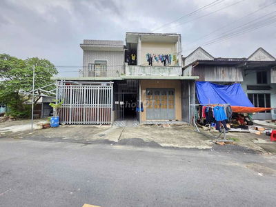 Nhà trọ 1 trệt 1 lầu 10x28m mặt tiền gần chợ Thông Dụng, thu 35trieu