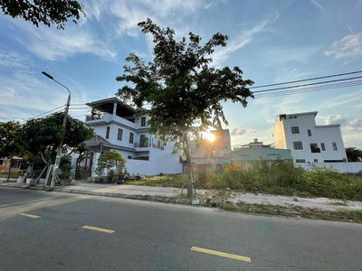 Cho Thuê mặt tiền sông, gần Cây xăng, thích hop trạm sac