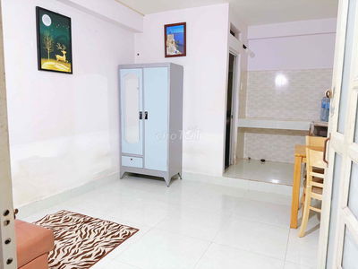 phòng trọ 16m, 2400k, có hầm xe, đường H.T.Phát