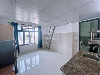 Phòng Gác 30n2 Cửa Sổ Trời Full Nội Thất Phú Nhuận