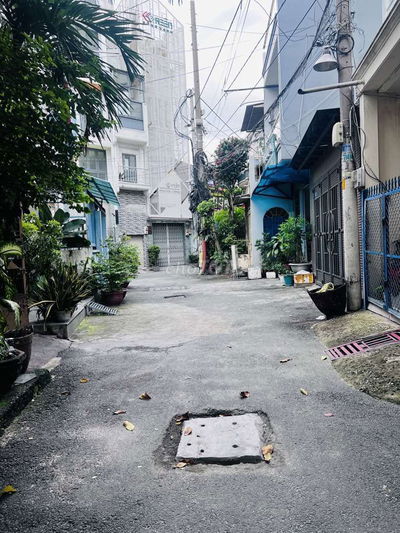 Nhà hẻm xe hơi 1/ , Sát mặt tiền Lạc Long Quân