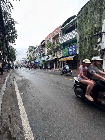 Nhà MT trục chính khu sầm uất