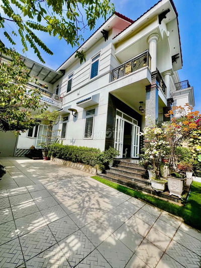 Cho Thuê Biệt Thự DT 10x24 1Trệt 1Lầu 4Pn 3Wc Sân Vườn Rộng Ôtô