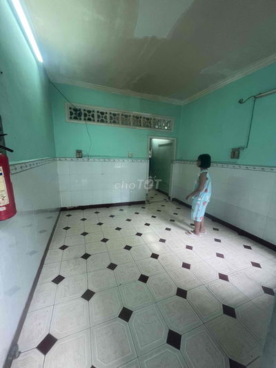 cho thuê nhà nguyên căn điện nước chính.3x5m 1 lầu có ban công phơi đồ