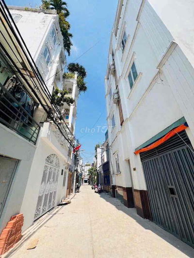 nhà bán chính chủ mặt tiền hẻm xe hơi trước nhà quận 7