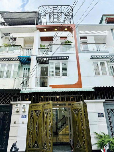 Tôi cần tiền nên bán gấp căn nhà đang ở ngay ủy ban phường Thạnh Xuân