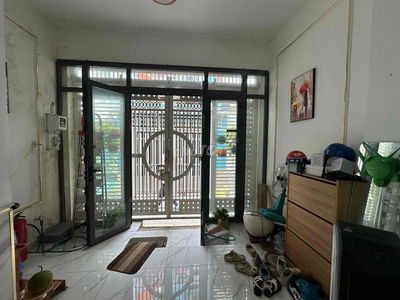 Cho thuê nhà nguyên căn, 3 lầu, đường Hưng Phú, phường 9