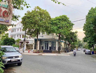 Bán Nhà Gốc 2 Mặt Tiền Trục Chính Khu Dân Cư Hồng Phát DT 182m2