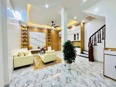 5m đi bộ ra mặt phố,  nhình 5 tỷ, 5 tầng, nhà mới, căn góc! Thanh Đàm