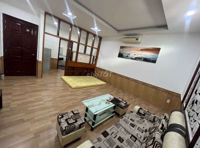 Phòng rộng đẹp y hình