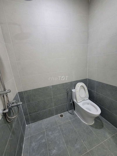 phòng có băng công và sân thượng