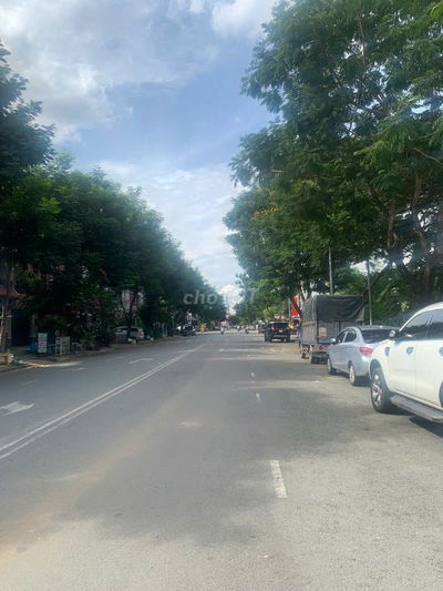 Cho Thuê Nhà 3 Lầu Trống Sàn Mặt Tiền Đường Lớn KDC Tân Quy Đông Quận7