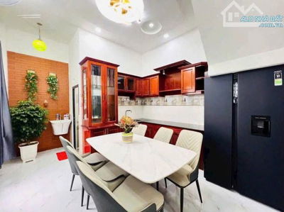 Bán nhà đẹp Huỳnh Văn Bánh, Phú Nhuận / 60m2 / 2 tỷ 390 triệu / sổ hồng riêng