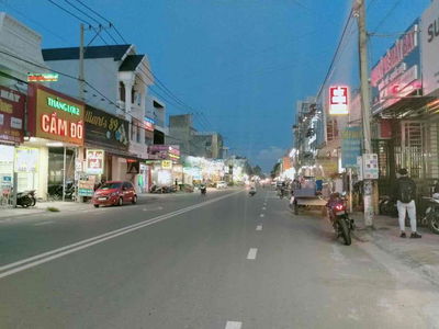 Đất giá rẻ mặt tiền đường D11 ngay KCN Bàu Bàng , SHR hợp đầu tư