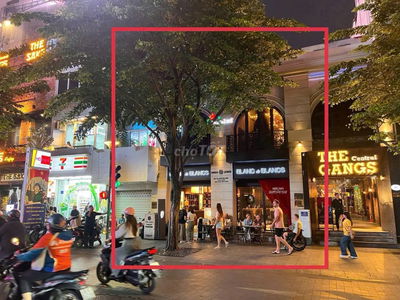 Nhà hàng 83 85 Nguyễn Huệ Trung tâm Phố Đi Bộ Quận 1