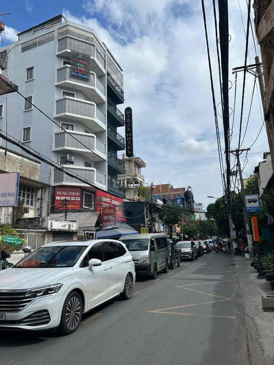 Góc 3 mặt tiền 142,6 m², 6 tầng, 12PN, Nguyễn Văn Lạc, Q. Bình Thạnh.