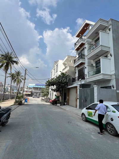 NHỈNH 5 TỶ – NHÀ 64M² - 4PN - XE HƠI ĐẬU CỬA - KẾ ĐÔNG TĂNG LONG, Q9