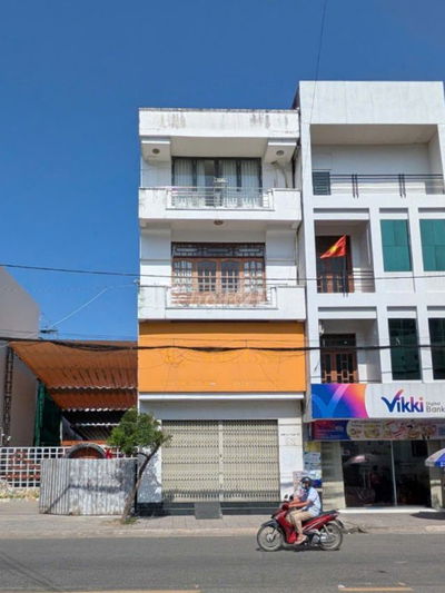 Nhà mặt tiền đường Lý Thái Tổ, phù hợp kinh doanh, văn phòng.